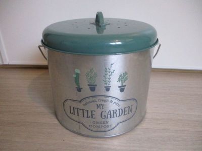 Photo d'un pot en métal réutilisable